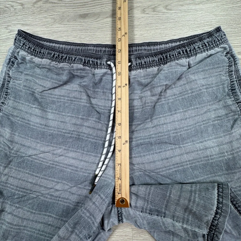 Vineyard Vines Mens Swim Trunks Gray Large Striped Board Shorts‎ Drawstring